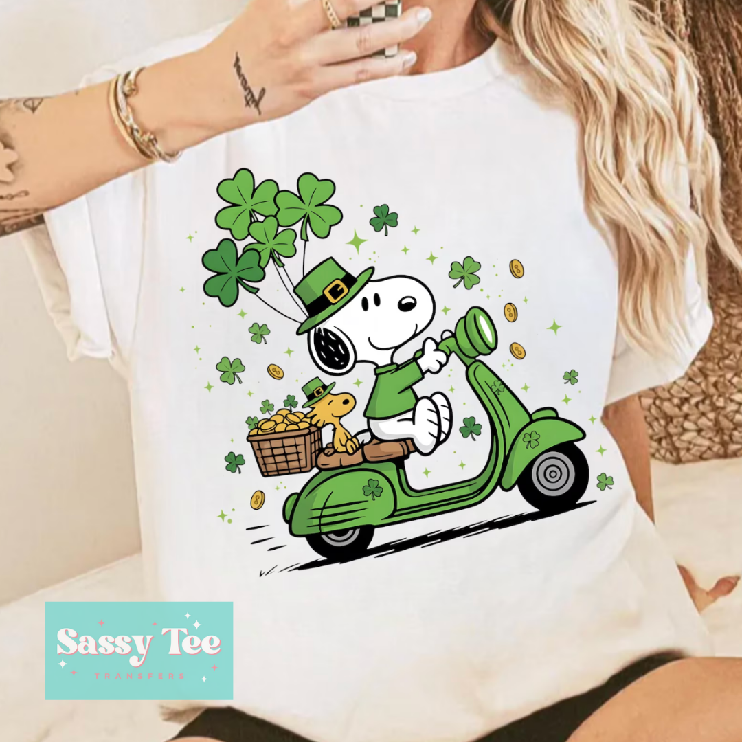 SNOOPY FRIEND ST. PATTY CLOVER GOLD **Preorder/Restock Ships in 5-10 biz days**