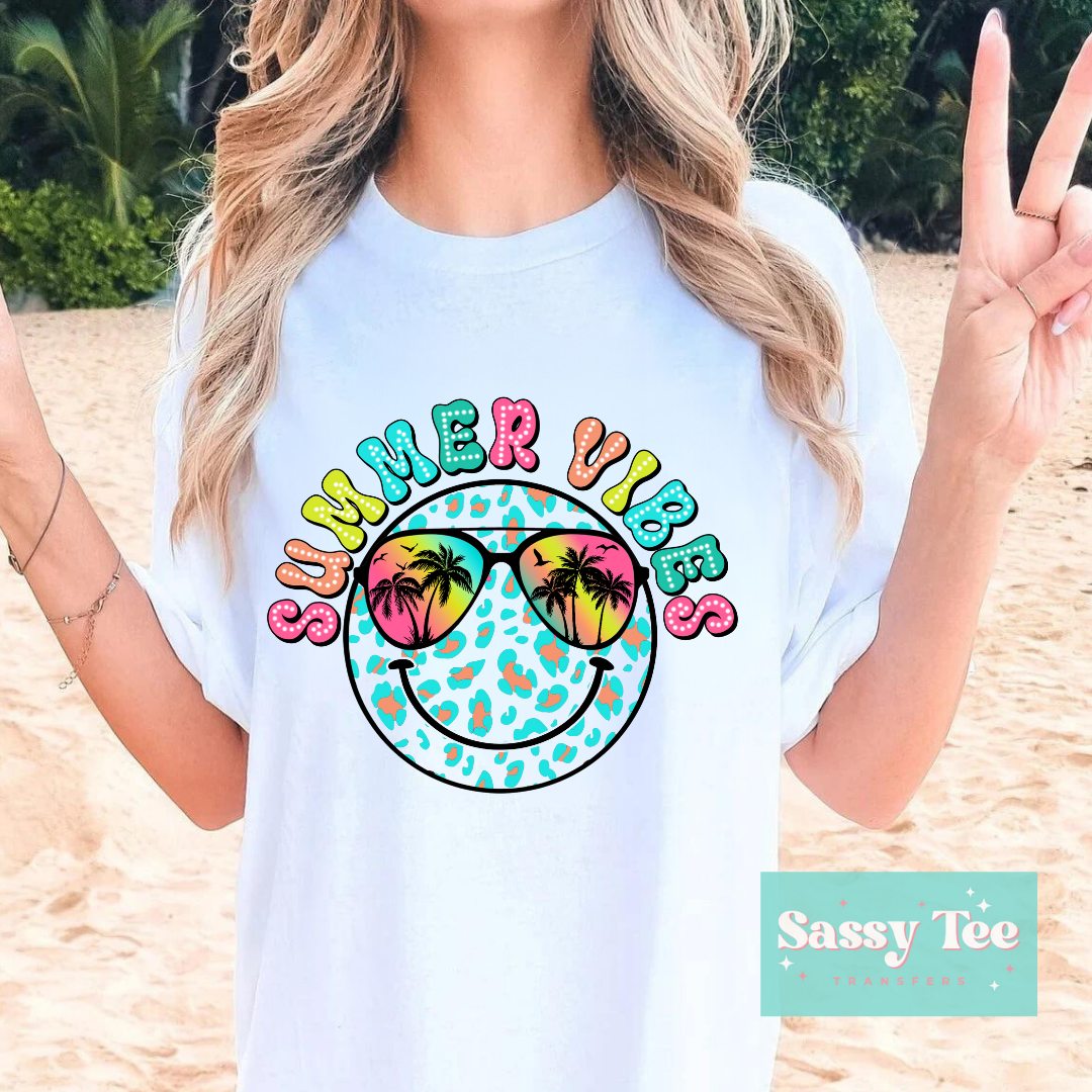 SUMMER VIBES NEON SMILEY